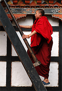 De trap omhoog (Jambay Lhakang)